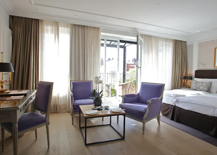 Отель Palace 5*