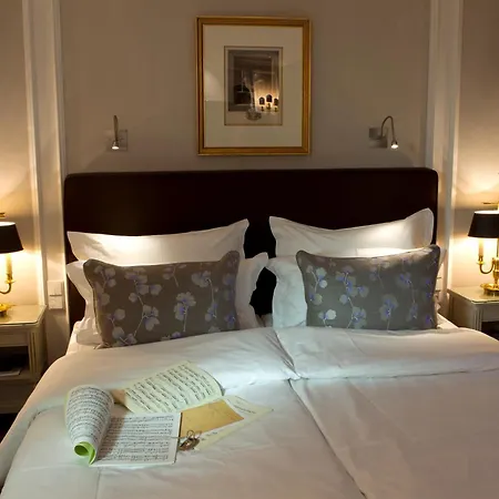 Palace Hotell 5*